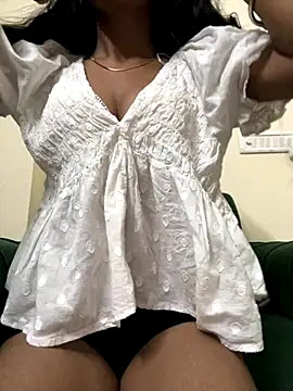 Snapshot of vidhi_00 chatting on 09-21-25, 07:52 vidhi 00 online show from 09-21-25, 07:52