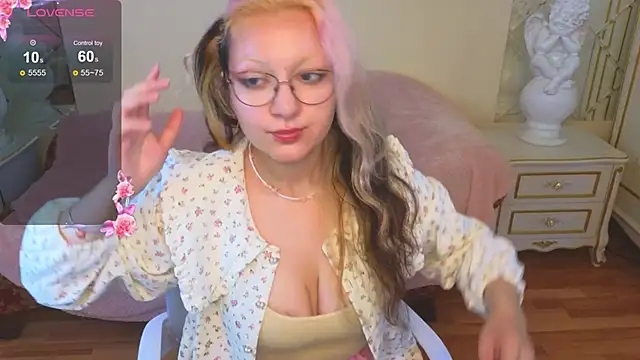 JuicyLullu online show from 09-19-25, 04:27