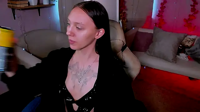 Snapshot of AdeliceLenoir chatting on 10-02-25, 01:47 AdeliceLenoir online show from 10-02-25, 01:47