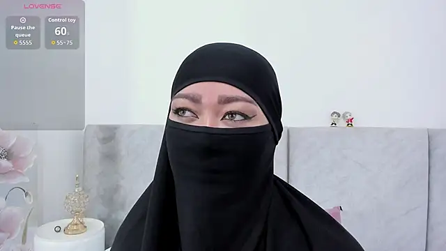 Snapshot of Jadiya_ chatting on 10-14-25, 12:17 Jadiya  online show from 10-14-25, 12:17