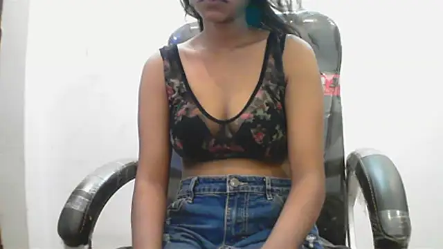 short girl  online show from 05-15-26, 06:22