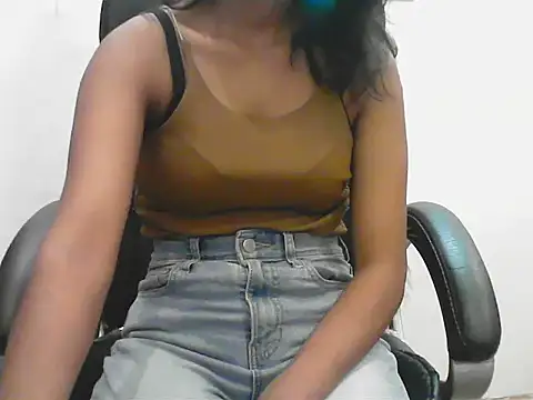 short girl  online show from 05-22-26, 05:00