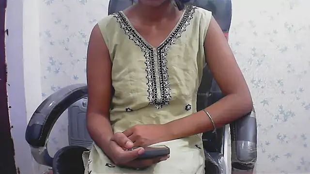 short girl  online show from 04-18-26, 05:37