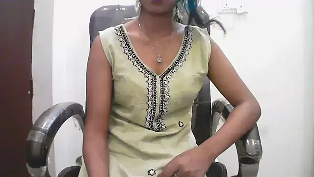 short girl  online show from 05-15-26, 06:28