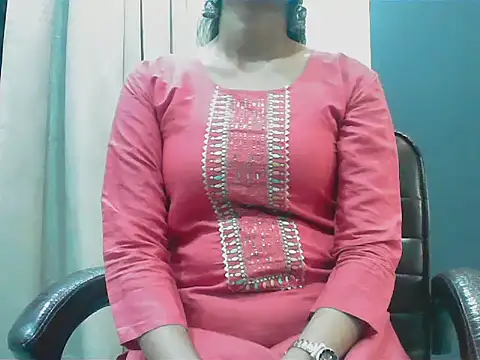 short girl  online show from 10-10-25, 04:41