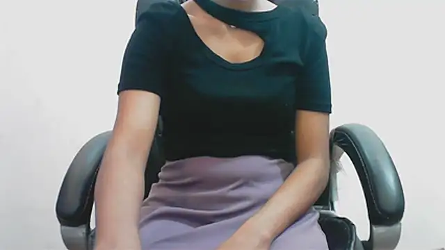 short girl  online show from 05-19-26, 05:09