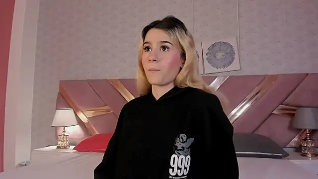 ChloeLaurentt online show from 12-03-25, 12:59