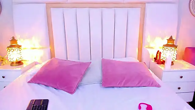 LaylaaDoll online show from 04-11-26, 07:39