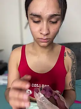 Isabella-Teen online show from 12-18-25, 02:05