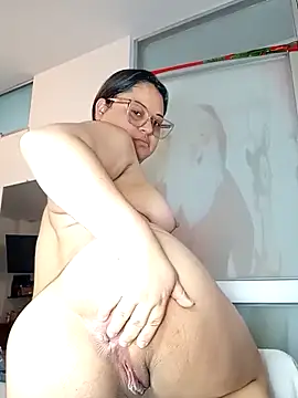 Chiki hot92 online show from 11-25-25, 11:48