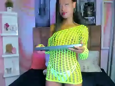 Snapshot of alix_noa chatting on 12-19-25, 07:49 alix noa online show from 12-19-25, 07:49