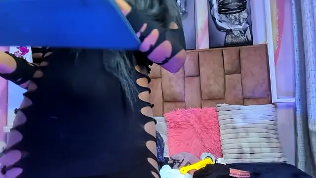 Snapshot of alix_noa chatting on 12-17-25, 08:47 alix noa online show from 12-17-25, 08:47