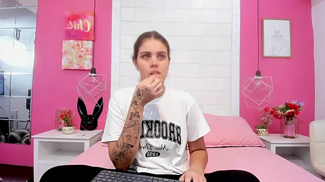 isabel 09 online show from 05-15-26, 07:01