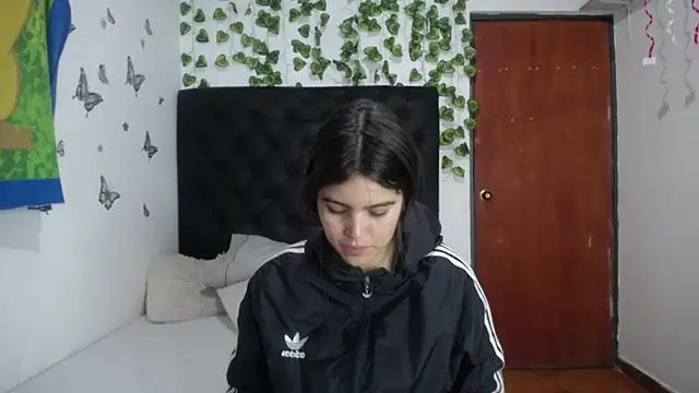 Snapshot of isabel_09 chatting on 02-22-26, 12:29 isabel 09 online show from 02-22-26, 12:29