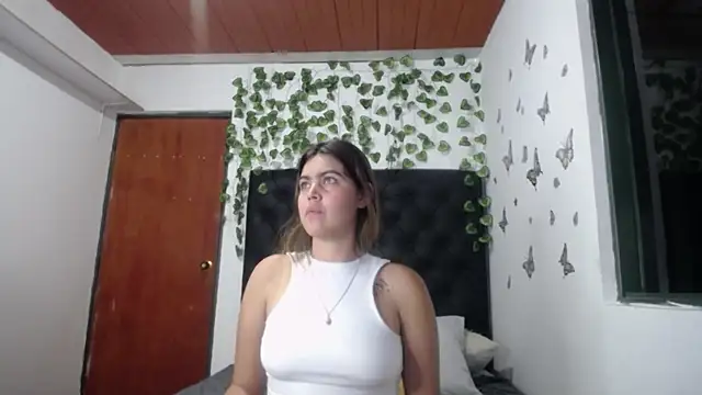 Snapshot of isabel_09 chatting on 10-08-25, 02:46 isabel 09 online show from 10-08-25, 02:46