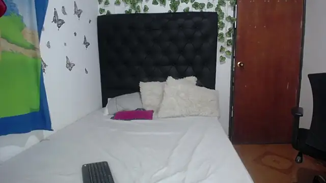 Snapshot of isabel_09 chatting on 02-12-26, 03:17 isabel 09 online show from 02-12-26, 03:17