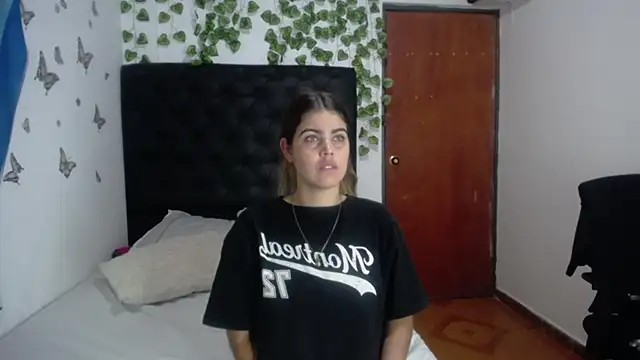 Snapshot of isabel_09 chatting on 02-10-26, 03:16 isabel 09 online show from 02-10-26, 03:16