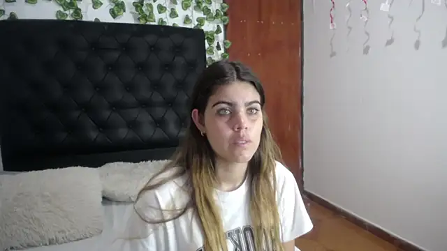 Snapshot of isabel_09 chatting on 02-27-26, 07:03 isabel 09 online show from 02-27-26, 07:03