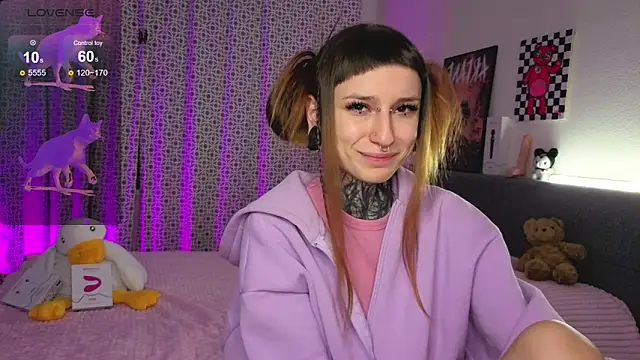 LilithPoison online show from 10-31-25, 06:04