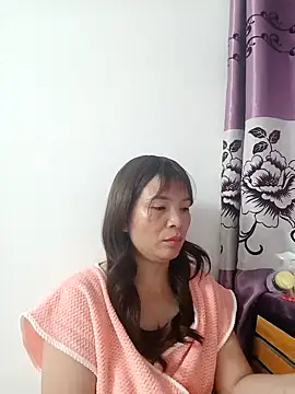 Snapshot of Livelulu chatting on 10-18-25, 01:13 Livelulu online show from 10-18-25, 01:13