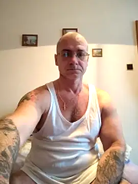 Snapshot of chcem1975 chatting on 02-15-26, 08:35 chcem1975 online show from 02-15-26, 08:35