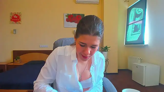 Snapshot of Joannia chatting on 09-25-25, 07:14 Joannia online show from 09-25-25, 07:14