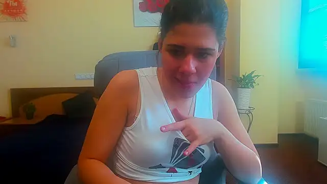 Snapshot of Joannia chatting on 10-23-25, 07:18 Joannia online show from 10-23-25, 07:18