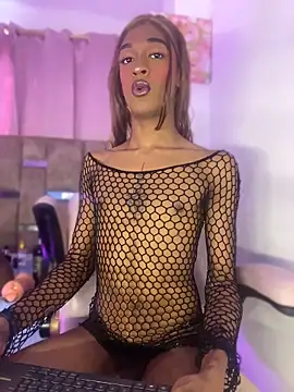 Mia royal online show from 05-26-26, 12:25