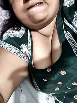 Snapshot of Mmm143 chatting on 07-07-26, 04:10 Mmm143 online show from 07-07-26, 04:10