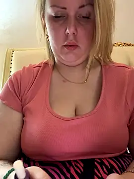 Piccolamonella29 online show from 11-17-25, 10:52