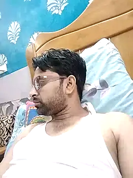 Snapshot of mohsin99272 chatting on 10-18-25, 04:31 mohsin99272 online show from 10-18-25, 04:31