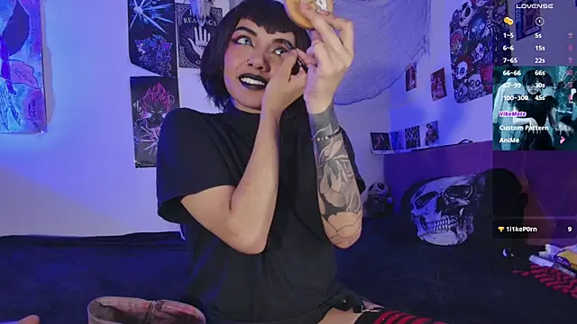 agathaaiko6 online show from 11-28-25, 12:22