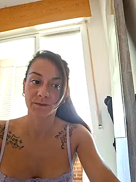 Snapshot of Lauraxxsteen chatting on 10-07-25, 10:16 Lauraxxsteen online show from 10-07-25, 10:16