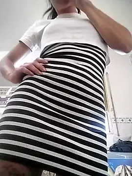 Snapshot of Lauraxxsteen chatting on 06-02-26, 11:32 Lauraxxsteen online show from 06-02-26, 11:32