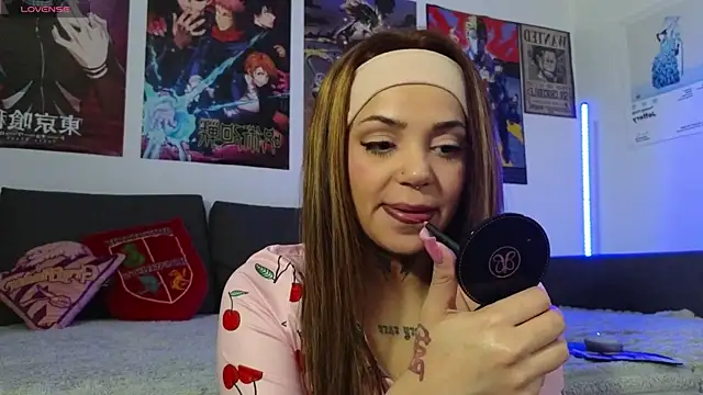 KiraQuinn1 online show from 10-28-25, 04:39