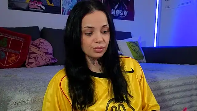KiraQuinn1 online show from 05-17-26, 05:24