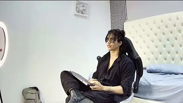 toji luxxer online show from 11-02-25, 02:16