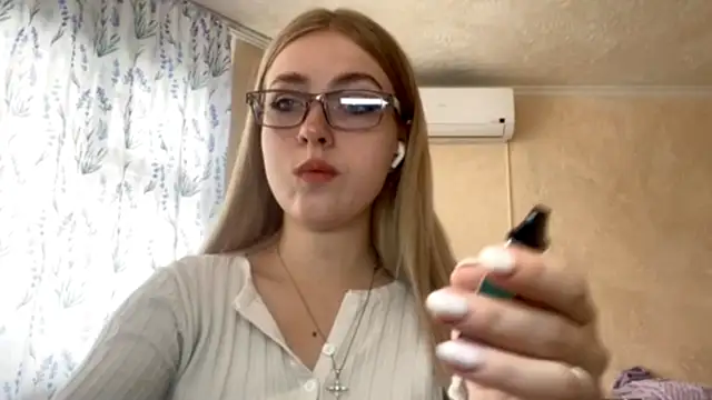 Snapshot of LanaNoir chatting on 09-17-25, 08:38 LanaNoir online show from 09-17-25, 08:38