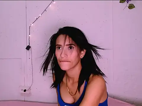 cruellasaludable online show from 12-22-25, 01:44