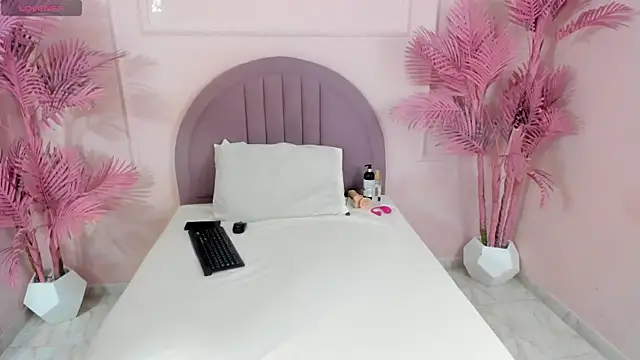 Maddybenson online show from 09-25-25, 03:34