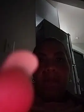 LaraStons online show from 11-04-25, 10:46