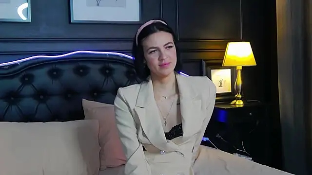 Snapshot of EmmaStarkk chatting on 10-16-25, 11:51 EmmaStarkk online show from 10-16-25, 11:51