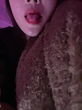 Moon pusy online show from 12-19-25, 01:20