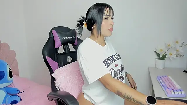 evelynrojas online show from 11-25-25, 12:33