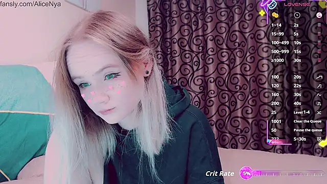 Snapshot of AliceNya_cute chatting on 10-19-25, 03:53 AliceNya cute online show from 10-19-25, 03:53