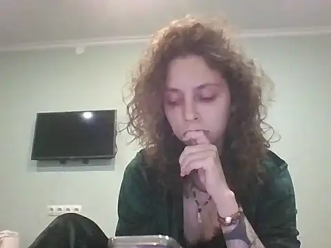 Snapshot of Lorveth chatting on 10-30-25, 06:16 Lorveth online show from 10-30-25, 06:16