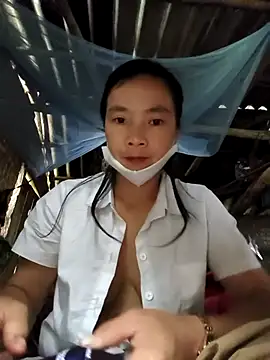 Snapshot of lily-00 chatting on 11-08-25, 02:04 lily-00 online show from 11-08-25, 02:04