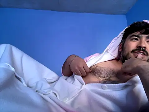Snapshot of Leon__Dark chatting on 10-21-25, 01:43 Leon  Dark online show from 10-21-25, 01:43