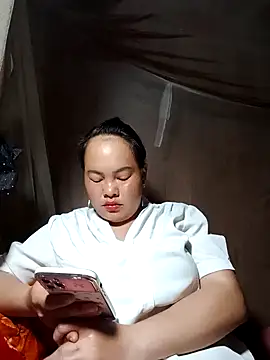 Snapshot of emilyzz chatting on 04-05-26, 11:00 emilyzz online show from 04-05-26, 11:00