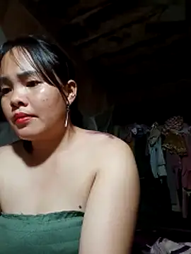 Snapshot of emilyzz chatting on 04-12-26, 02:09 emilyzz online show from 04-12-26, 02:09